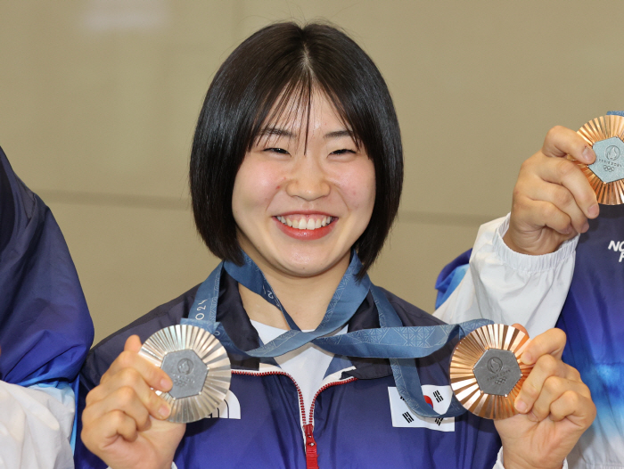 '독립운동가 후손' 허미미, 올림픽 메달 할아버지 묘소에 바친다[인천공항…