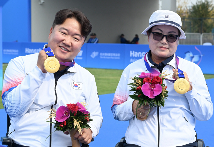 [패럴림픽]나이는 숫자에 불과하다…열아홉 서민규와 예순넷 김옥금, 꿈을 …