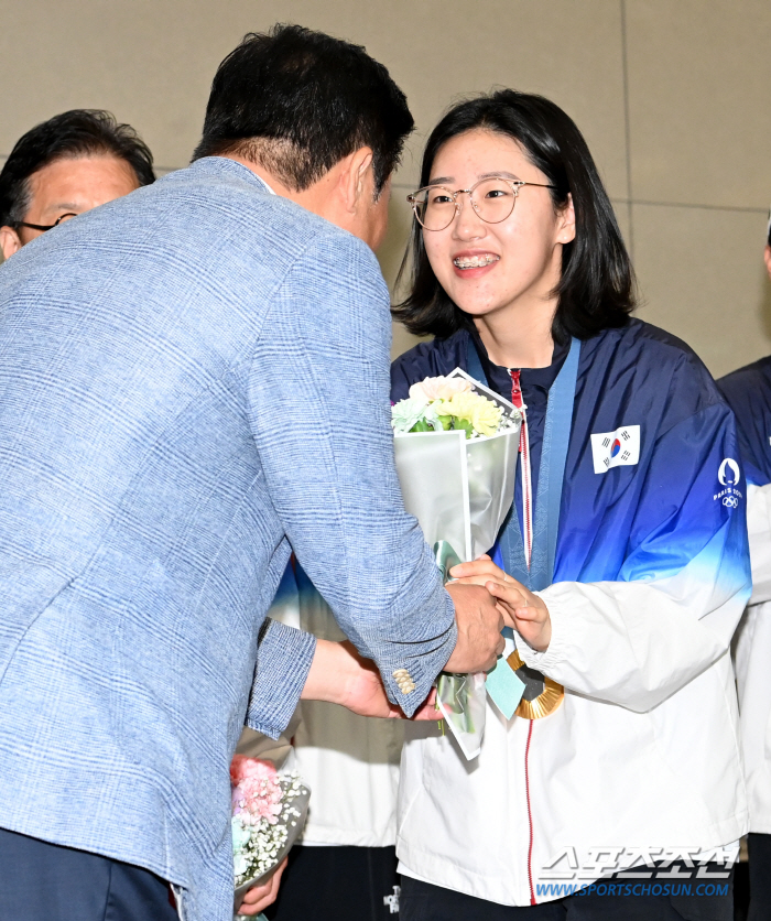 [올림픽]환호 받은 '금빛 자매' 오예진→반효진→양지인 "이제야 金 실감…