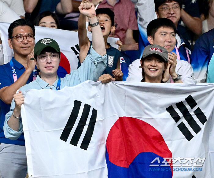 올림픽 직관 간 이동욱·샤이니 민호, '신유빈→진지희' 女 탁구 '동메달…