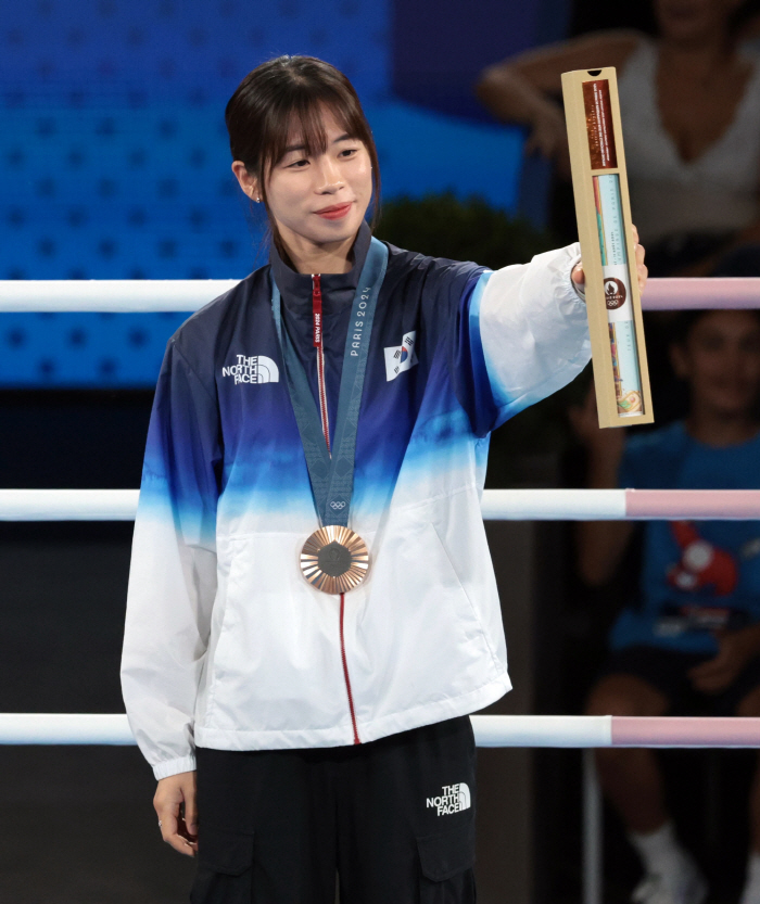 [올림픽]한국 선수단 폐회식 기수에 태권도 金 박태준-복싱 銅 임애지