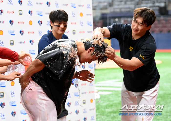 김도영 혼비백산, 30-30 달성 축하에 진심인 호랑이들. 케이크에 물세…