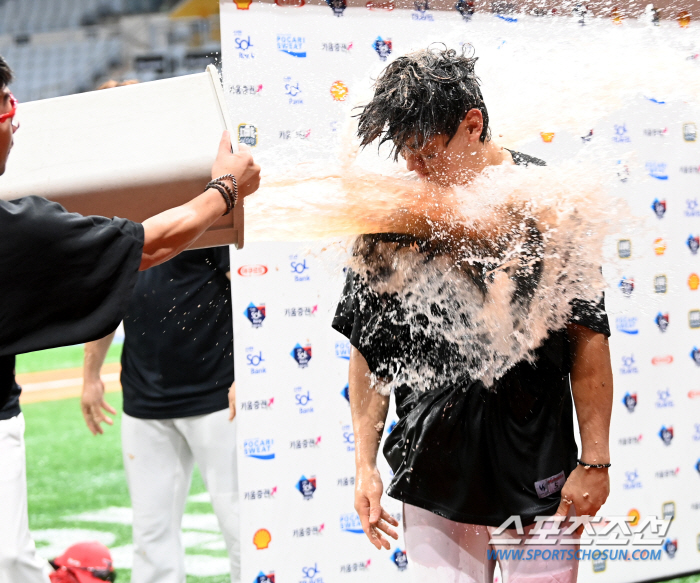 김도영 혼비백산, 30-30 달성 축하에 진심인 호랑이들. 케이크에 물세…