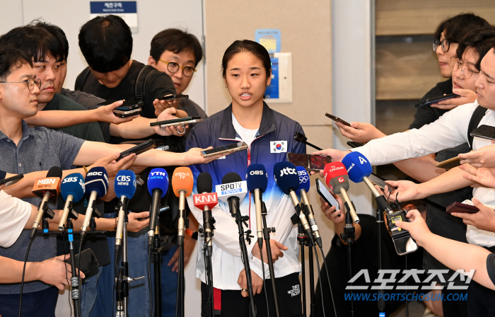 '협회 나와라' 안세영의 간절한 호소, 선수생명까지 걸었다 "협회 관계자…