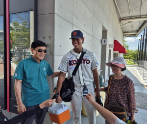 '농구전설' 양동근 키운 노부부, 이젠 야구하는 외손주 뒷바라지