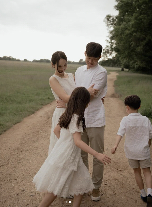 박지성♥김민지 그림같은 가족사진 "당신보며 힘낼거야"