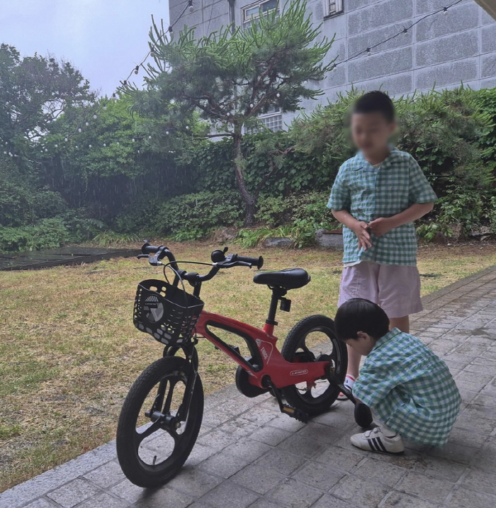 황정음, '이혼→열애→결별' 후 육아에 집중 "너무 예뻐서 그만 자랐으면…