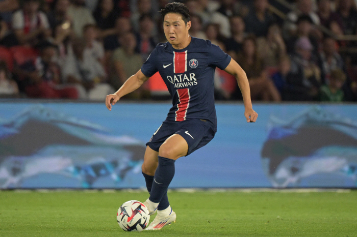 '2경기 연속골' 이강인, PSG 6-0 대승에도 절대로 웃으면 안되는 …