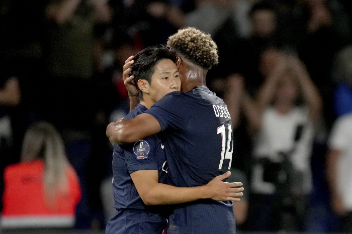 '2경기 연속골' 이강인, PSG 6-0 대승에도 절대로 웃으면 안되는 …