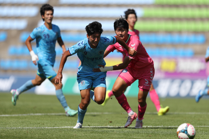 [대학축구]'AT마드리드 수비→맨시티 공격' 유럽 축구 보며 공부하는 최…