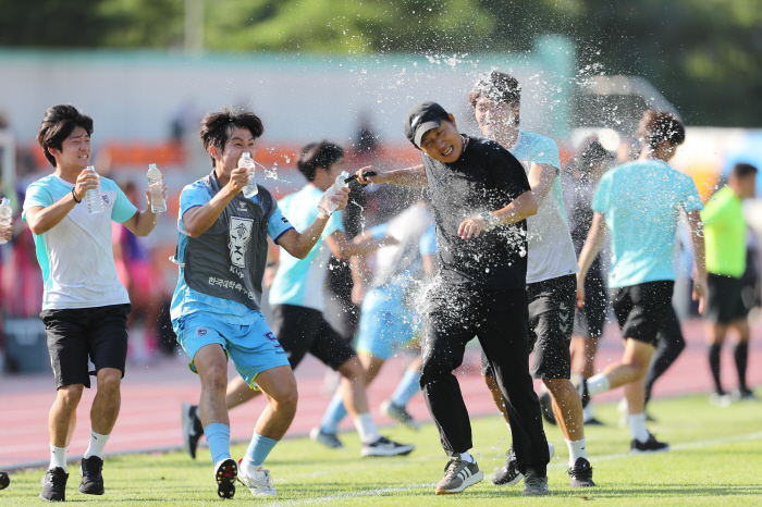 [대학축구]'AT마드리드 수비→맨시티 공격' 유럽 축구 보며 공부하는 최…