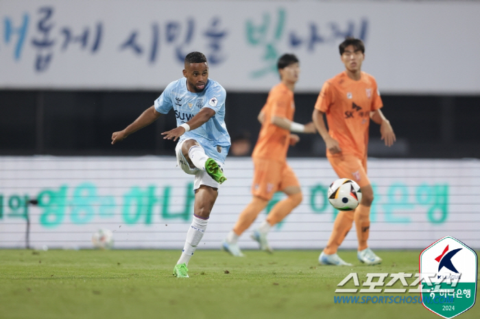 "'슈퍼크랙'안데르손 2골1도움"수원FC,제주에 5-0대승!2연승X3위 …