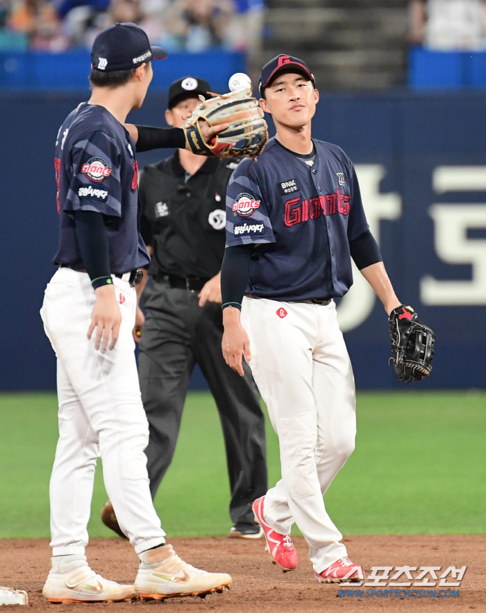 한화는 질 줄을 모르고, 롯데는 실책으로 자멸...이렇게 가을야구행 희비…