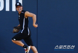 손가락 부상 김상수, 땡볕 아래서 이리 뛰고 저리 뛰고...'팔다리 멀쩡하잖아요!' [잠실 스케치]