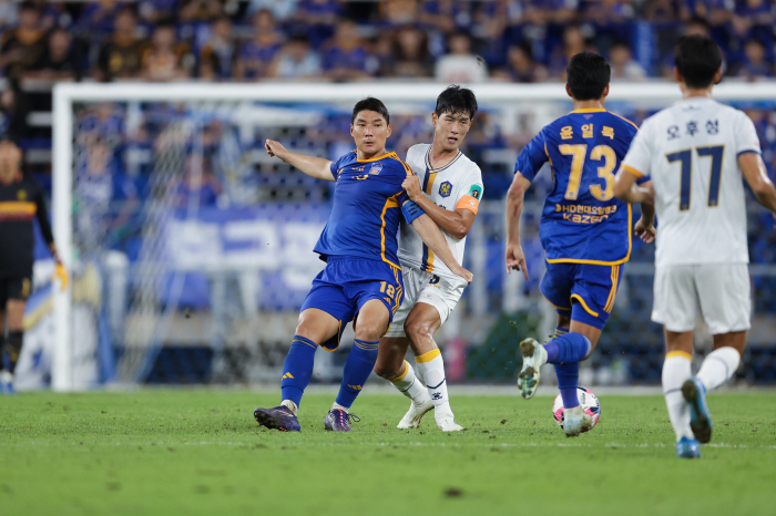 [현장리뷰]울산 HD, 광주FC 누르고 결승 진출 '7년 만의 왕좌 탈환…