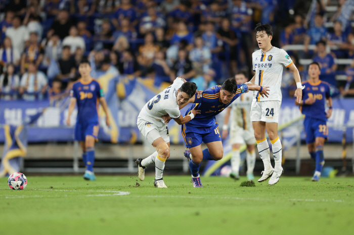 [현장리뷰]울산 HD, 광주FC 누르고 결승 진출 '7년 만의 왕좌 탈환…