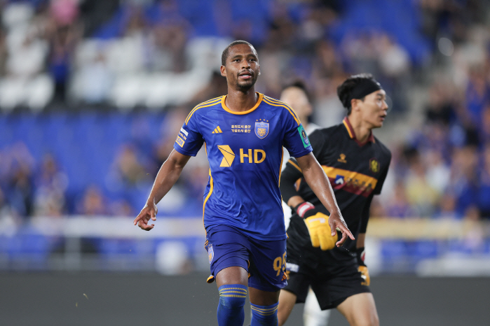 [현장리뷰]울산 HD, 광주FC 누르고 결승 진출 '7년 만의 왕좌 탈환…