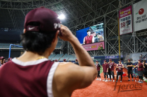 동료·팬에게 생일 축하 받은 송성문 