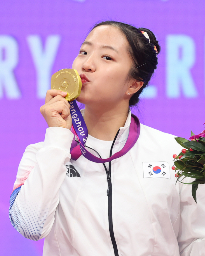 [스포츠 이코노미] 손흥민 넘어선 '브랜드 평판'…광고모델 신유빈 전성시…