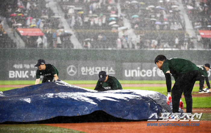 역대 최초의 경기! 2569일 만에 자정 넘겼다…결국 롯데가 승자, 한화…