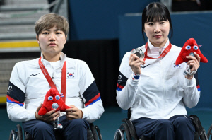 [파리패럴림픽] '14살차 에이스복식조' 서수연-윤지유, 파리패럴림픽 銀 획득. 중국의 벽 앞에 무너진 '金' 기대감