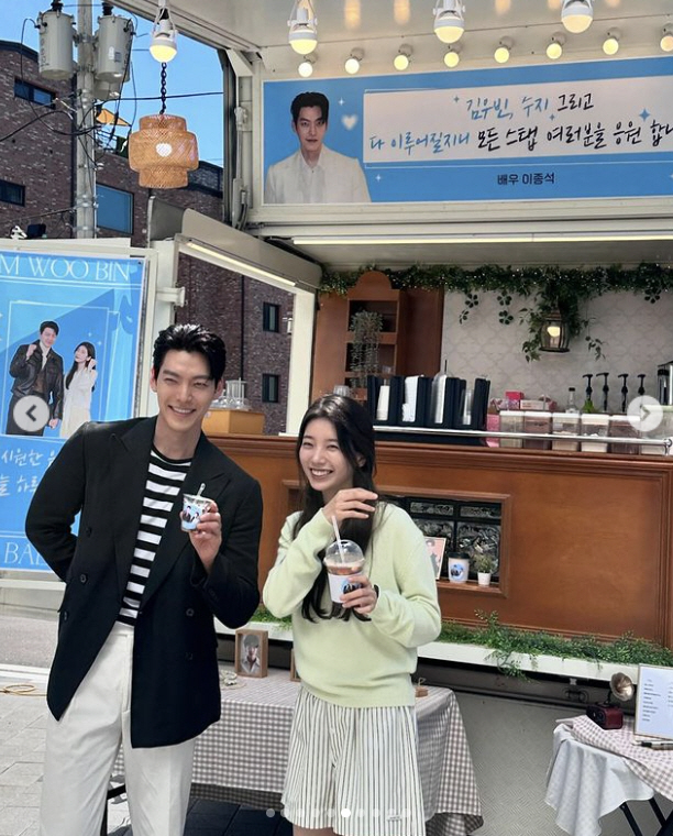 김우빈·수지, 이종석 커피차 받았다 '열정적 허리꺾기 인생샷'