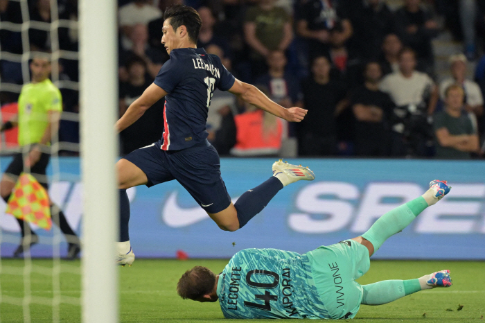 [공식발표]2분4초→리그1 '1호골' 이강인 르아브르전 득점, PSG '…