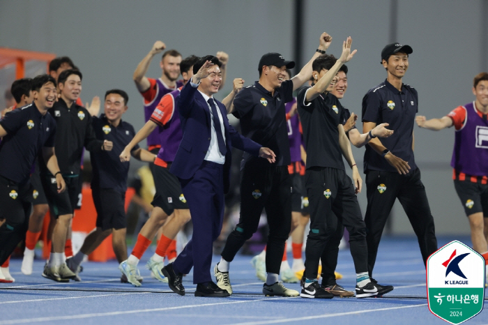 [현장리뷰]'최규백 극장골' 수원FCvs강원, 2-2 무승부…강원 '파이…