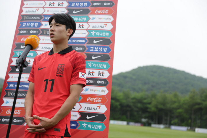 [인터뷰]"친하게 지내요" '캡틴' 손흥민 만나는 '막내' 양민혁의 미소…