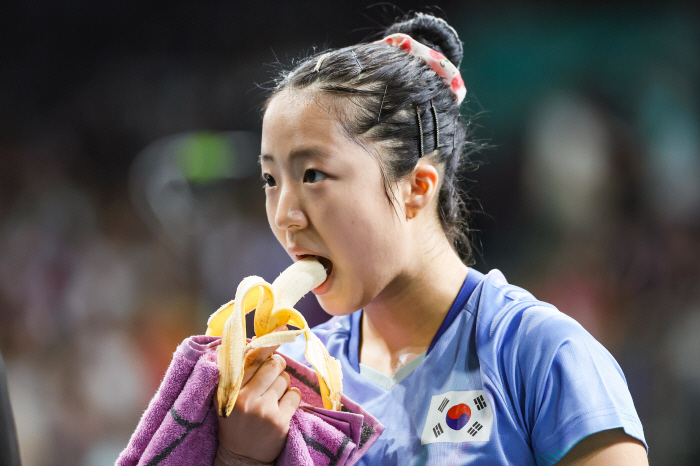 "사기캐 삐약이,노래도 잘해!" 신유빈 '빠유'광고 공개 나흘만에 240…