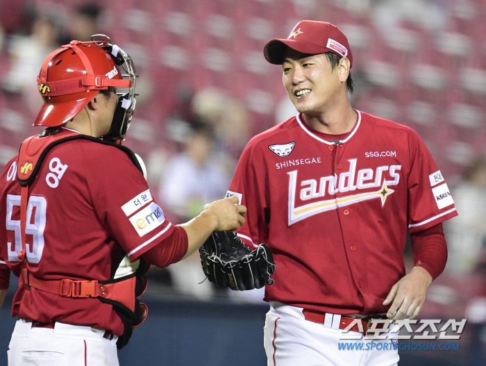 칼 갈고 나온 김광현 LG전 4연패 끝내나. 149km 6이닝 6K 2실…