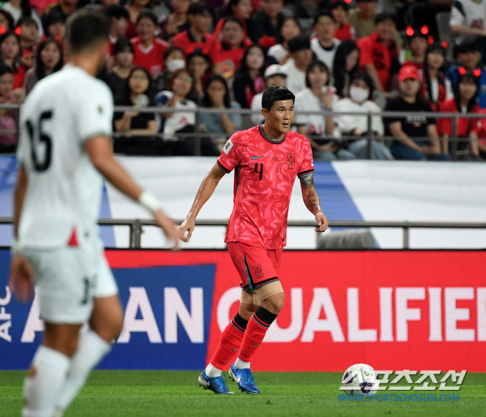 [SC 현장]김민재 분노, 팬들 향해 '자제 제스처' 경기 내내 이어진 …