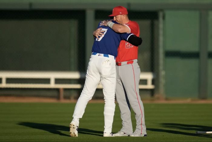 뜨거운 포옹 후 6개월, 트라웃은 그곳에 없었다[스조산책 MLB]