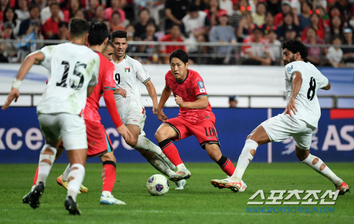 ‘손흥민급 영향력 진화’ 이강인...홍명보 체제서 이뤄져야 할 점진적 에…