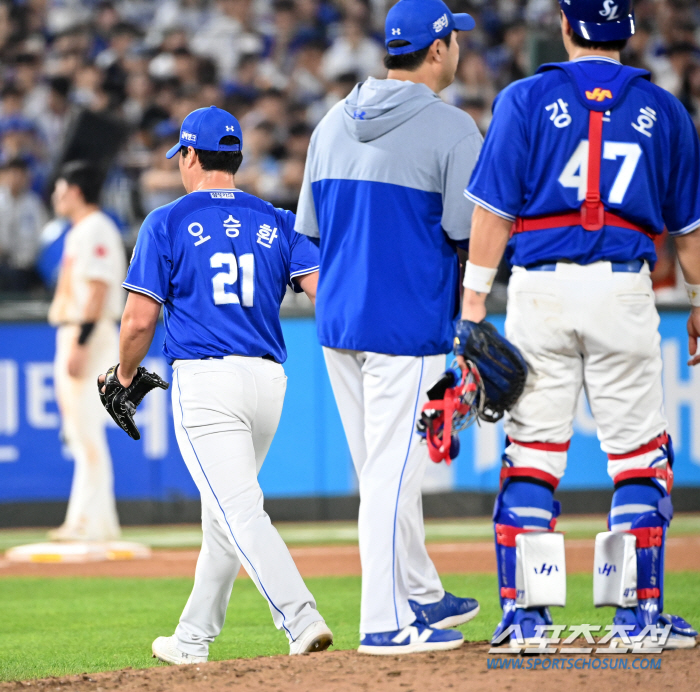 [포토] 마운드 내려가는 오승환