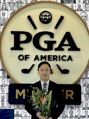 골프 교습가 전욱휴 씨, 450호 PGA 마스터 프로 취득