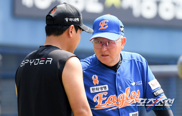 문동주 복귀 시점 아직 모른다 "아플 수 있지만 타이밍 아쉽다"[인천 현…