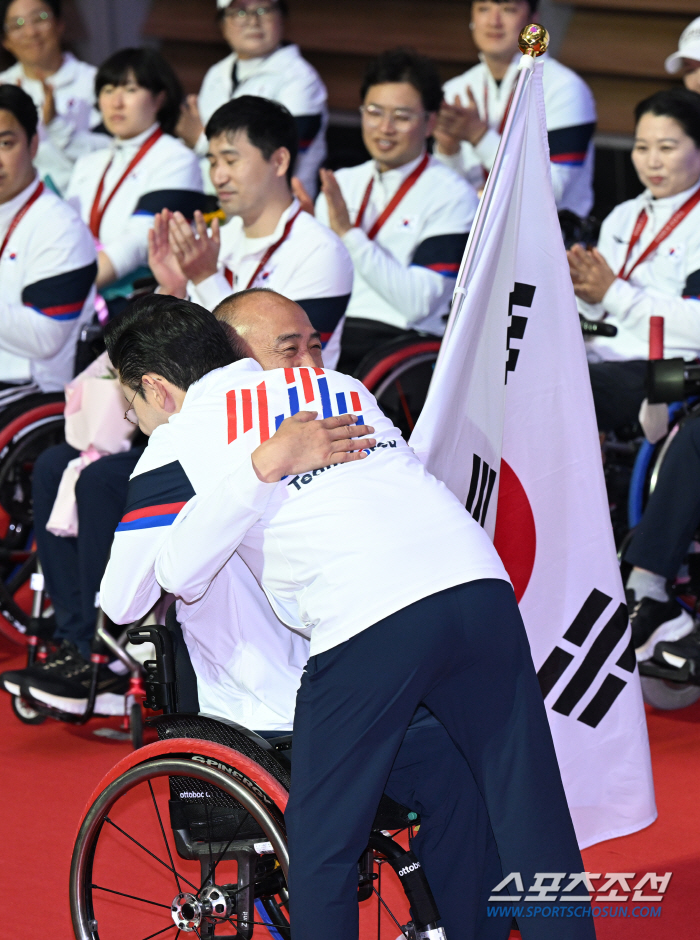 "선수단 전원 순금20돈 '찐'金메달-MVP는 하이브리드車" 파리패럴림픽…