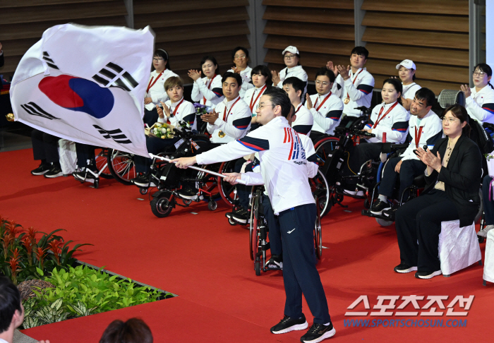 "선수단 전원 순금20돈 '찐'金메달-MVP는 하이브리드車" 파리패럴림픽…