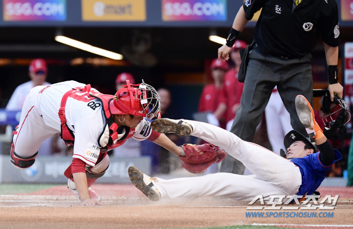 '홈 전패 막았다!' 3연승 SSG, 5강 위협 재점화…한화 고비 못 넘…