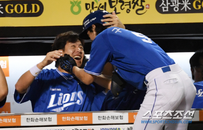 '형 한국시리즈 가는 거야?' 타격감 폭발한 구자욱에게 애정공세 퍼부은 …