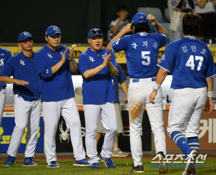 '형 한국시리즈 가는 거야?' 타격감 폭발한 구자욱에게 애정공세 퍼부은 …