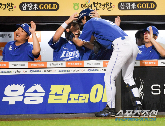 '형 한국시리즈 가는 거야?' 타격감 폭발한 구자욱에게 애정공세 퍼부은 …