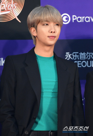 방탄소년단 RM, 보훈기금 1억원 기부…