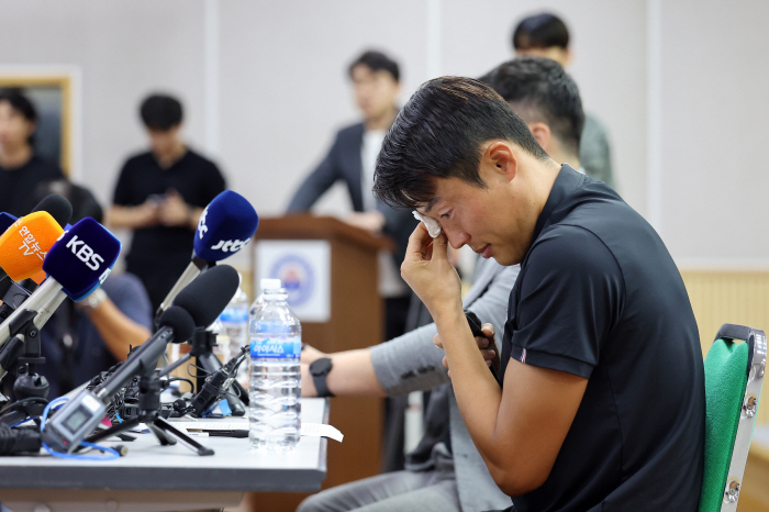 '승부조작 강력 부인에도' 손준호, 선수생명 갈림길...중국축구협회, F…