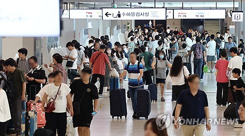 '민족 대이동' 추석 연휴 첫날, 전국 귀성·관광객 북적