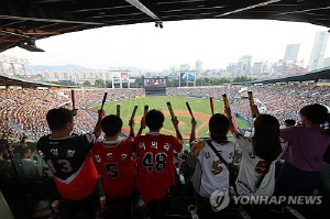 앞으로 5만6천326명…프로야구 43년 만에 '1천만 관중' 보인다