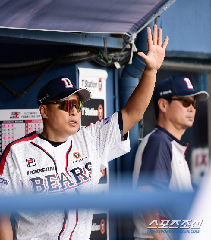 [포토] 이승엽 감독 '빠르게 교체 합니다'