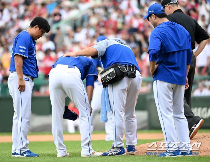 '쓰러지지 않은 게 천만다행' 선수 헛구역질, 팬 구급차 이송, 심판 교…