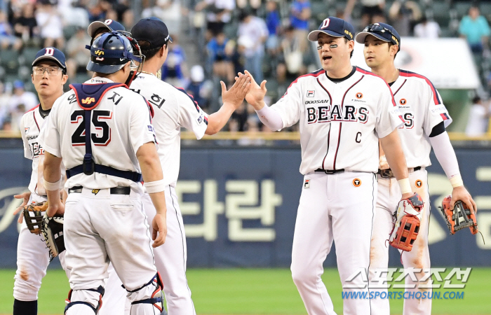 '삼성 약세'에 고통받던 '국민타자'…가장 아픈 한 방을 안겼다